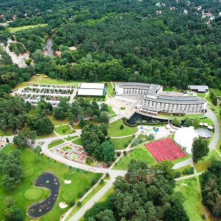 Holiday Inn Resort Warsaw Jozefow By Ihg Buitenkant foto