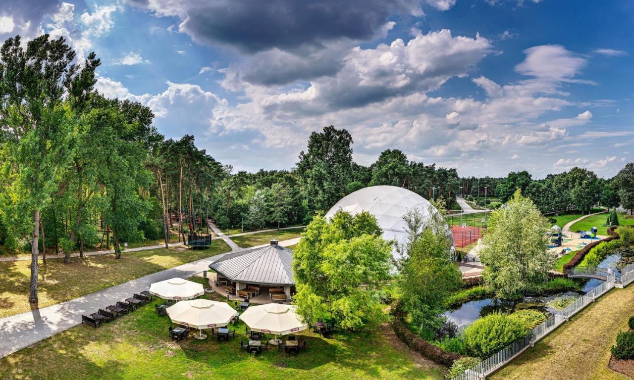 Holiday Inn Resort Warsaw Jozefow By Ihg Buitenkant foto