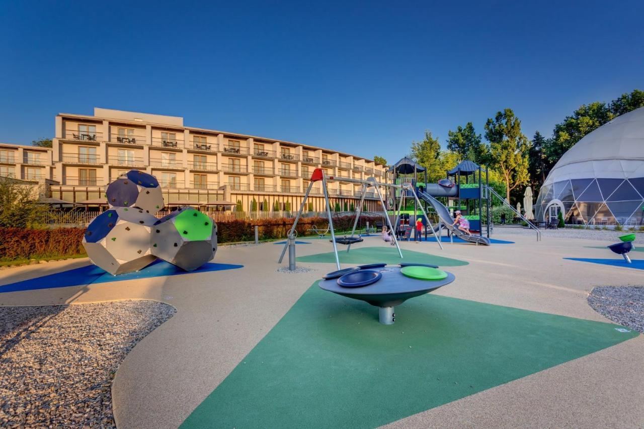 Holiday Inn Resort Warsaw Jozefow By Ihg Buitenkant foto