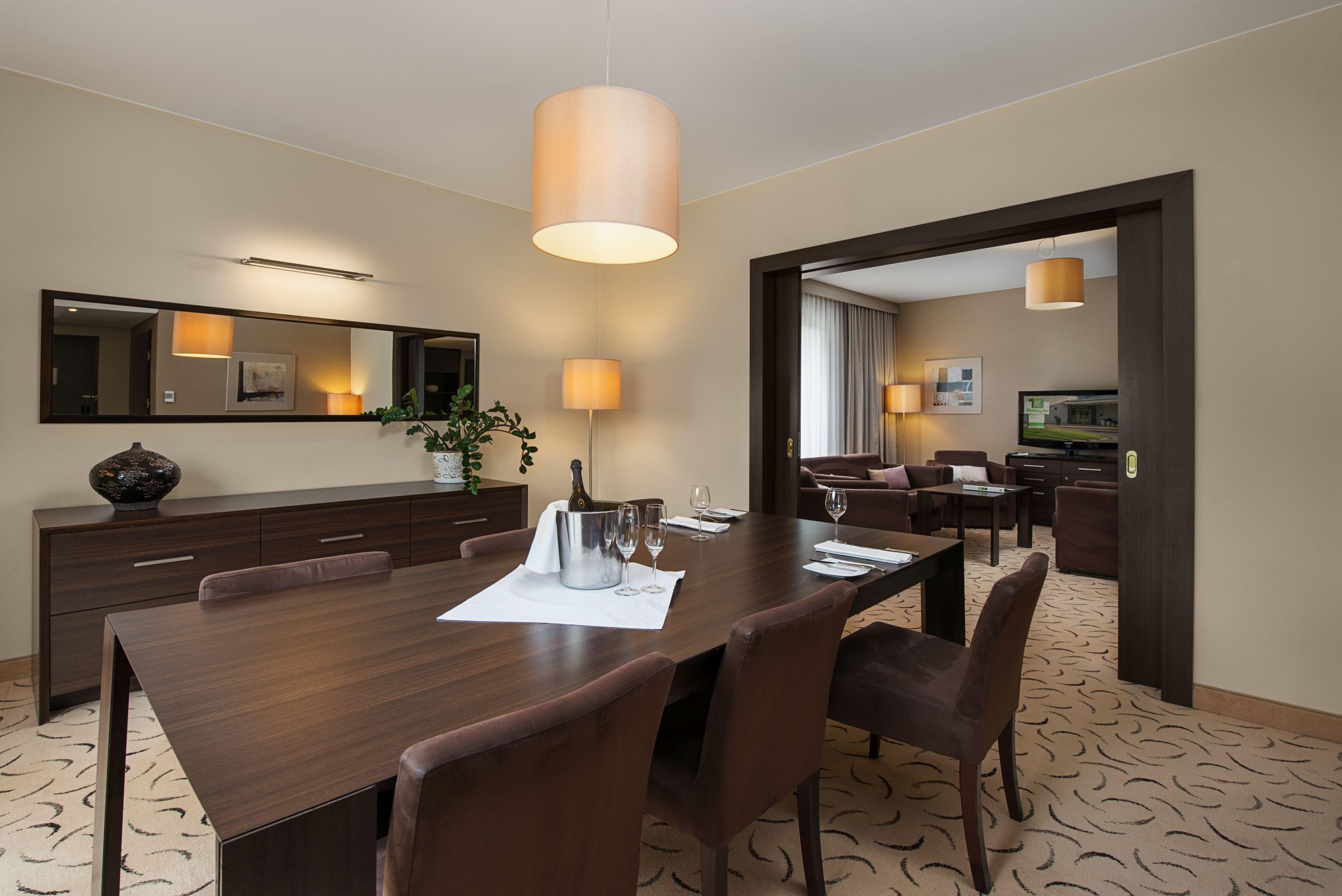 Holiday Inn Resort Warsaw Jozefow By Ihg Buitenkant foto