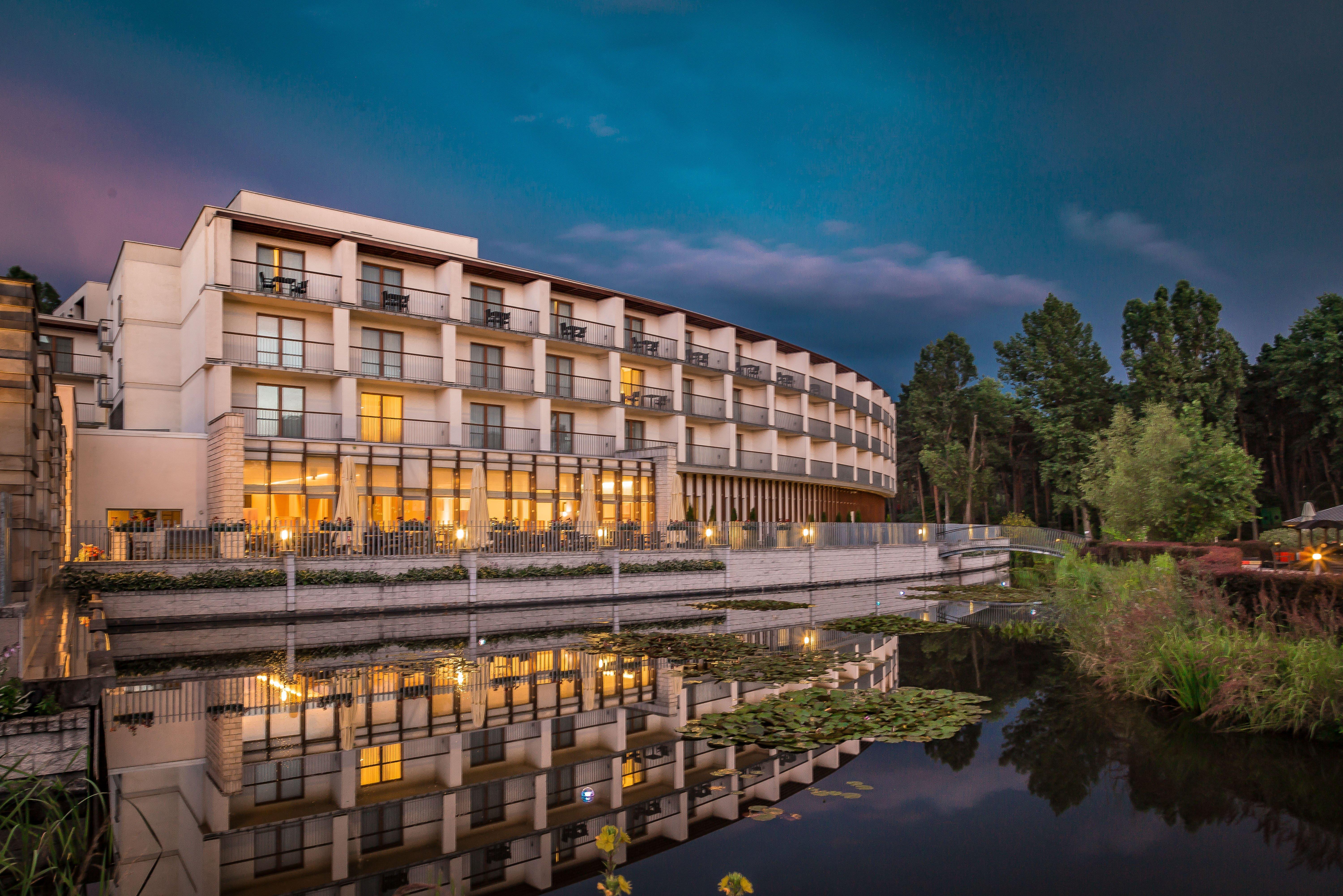 Holiday Inn Resort Warsaw Jozefow By Ihg Buitenkant foto