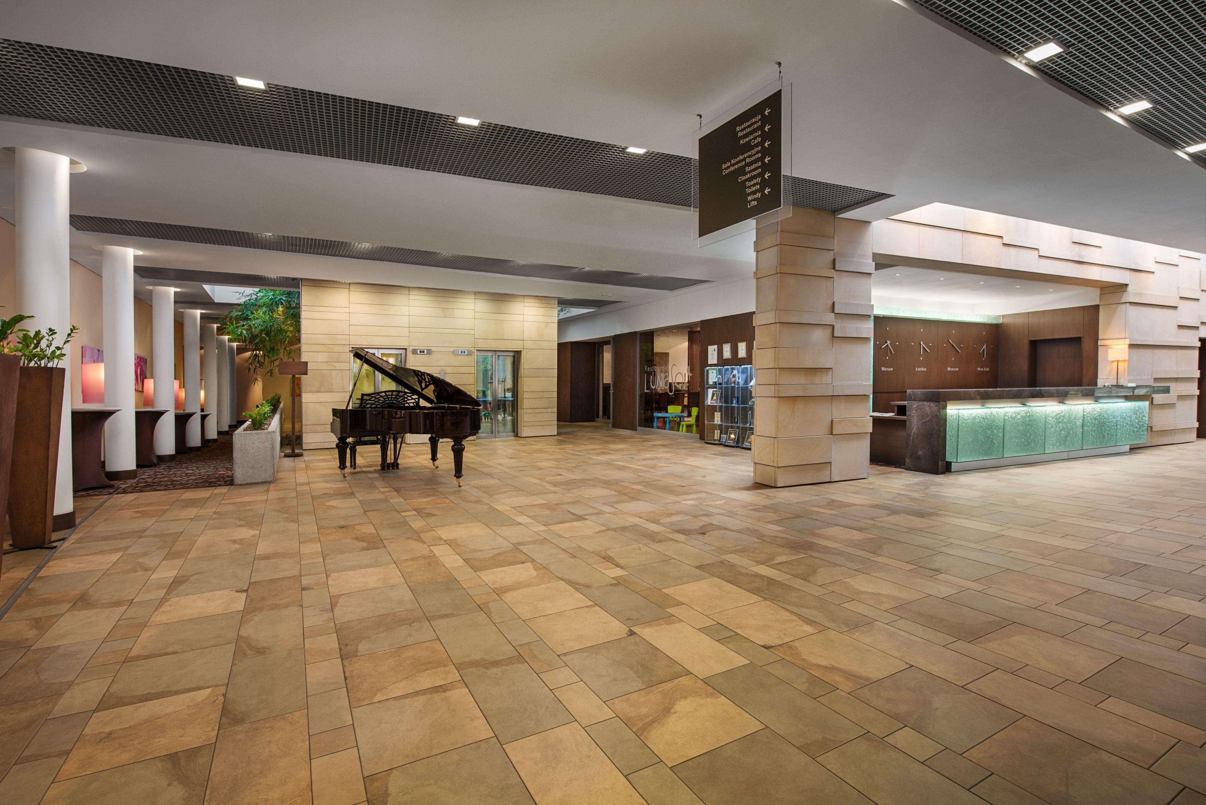 Holiday Inn Resort Warsaw Jozefow By Ihg Buitenkant foto
